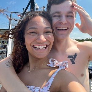 Meet your Posher, Destyne